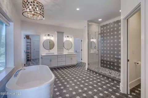 Bath - 476 Andrews Rd, Hampstead, NC 28443 photo 1 of 8