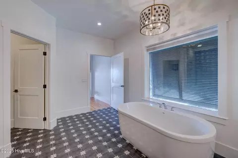 Bath - 476 Andrews Rd, Hampstead, NC 28443 photo 5 of 8