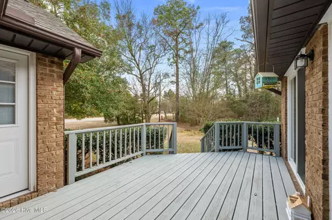 Exterior - 5718 Sloop Ct, New Bern, NC 28560 photo 5 of 5
