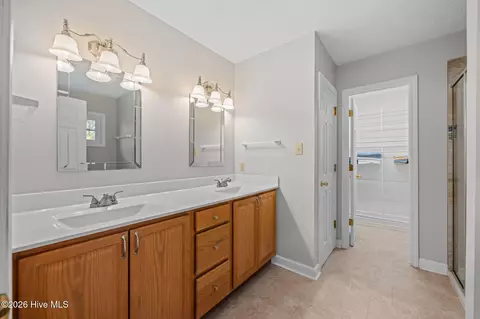 Bath - 5718 Sloop Ct, New Bern, NC 28560 photo 2 of 3