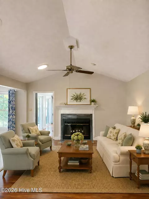 Living - 5718 Sloop Ct, New Bern, NC 28560 photo 2 of 2