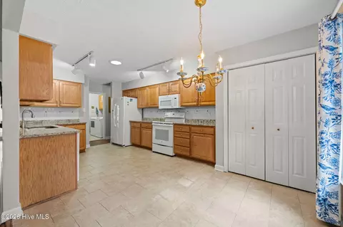 Kitchen - 5718 Sloop Ct, New Bern, NC 28560 photo 2 of 4