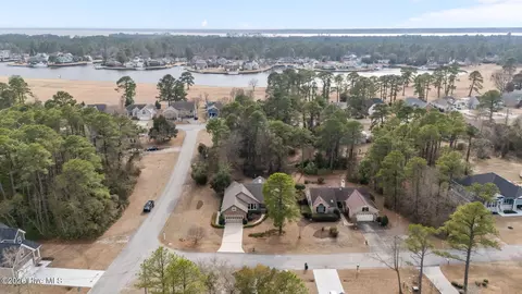 View/Area - 5718 Sloop Ct, New Bern, NC 28560 photo 6 of 8