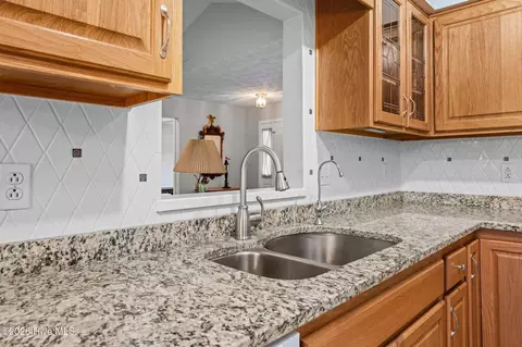 Kitchen - 5718 Sloop Ct, New Bern, NC 28560 photo 3 of 4
