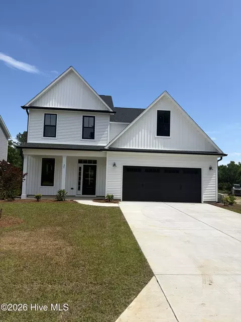 25 W Kiln Rd, Hampstead, NC 28443