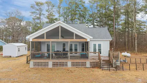431 Chambers Point Rd, Belhaven, NC 27810