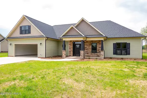 129 Cedar Lake Ln, Clinton, NC 28328