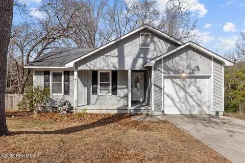 900 Dandridge Dr, Fayetteville, NC 28303