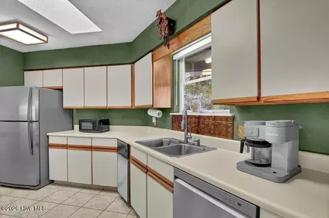 Kitchen - 108 Bay Tree Cir, Hampstead, NC 28443 photo 1 of 3