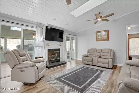Living - 108 Bay Tree Cir, Hampstead, NC 28443 photo 1 of 2