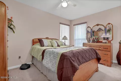 Bedroom - 108 Bay Tree Cir, Hampstead, NC 28443 photo 5 of 6