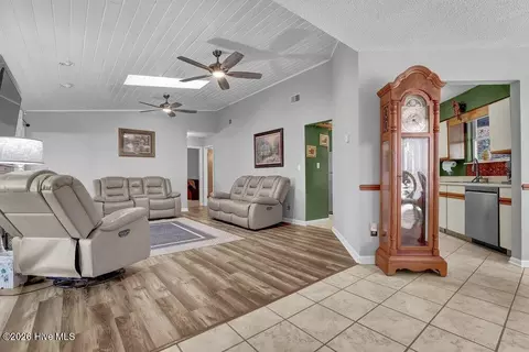Entry Way - 108 Bay Tree Cir, Hampstead, NC 28443 photo 1 of 1