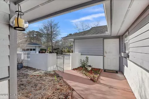 Exterior - 108 Bay Tree Cir, Hampstead, NC 28443 photo 4 of 11