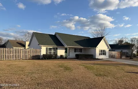 6910 Daybreak Ln, Wilmington, NC 28411