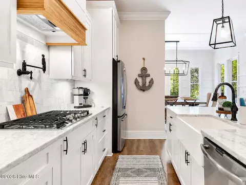Kitchen - 53 Ballast Point Rd, Hampstead, NC 28443 photo 4 of 16