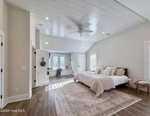 Bedroom - 53 Ballast Point Rd, Hampstead, NC 28443 photo 8 of 20