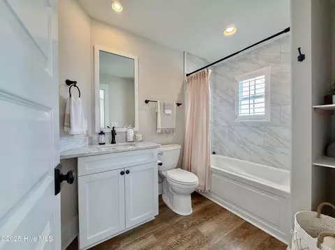 Bath - 53 Ballast Point Rd, Hampstead, NC 28443 photo 8 of 18