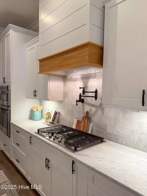 Kitchen - 53 Ballast Point Rd, Hampstead, NC 28443 photo 8 of 16