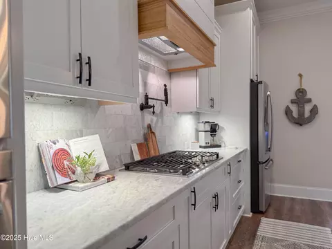 Kitchen - 53 Ballast Point Rd, Hampstead, NC 28443 photo 9 of 16