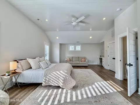 Bedroom - 53 Ballast Point Rd, Hampstead, NC 28443 photo 18 of 20