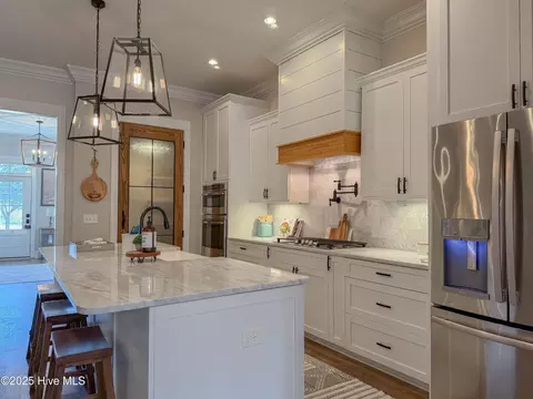 Kitchen - 53 Ballast Point Rd, Hampstead, NC 28443 photo 12 of 16