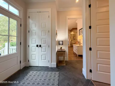 Entry Way - 53 Ballast Point Rd, Hampstead, NC 28443 photo 6 of 16