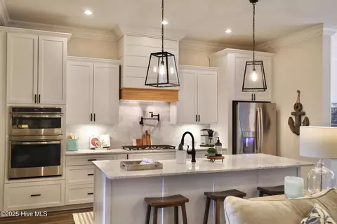 Kitchen - 53 Ballast Point Rd, Hampstead, NC 28443 photo 14 of 16