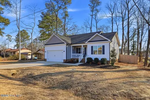 110 Oak St, Pine Level, NC 27568