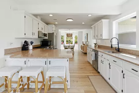Kitchen - 218 Olde Point Loop, Hampstead, NC 28443 photo 1 of 4