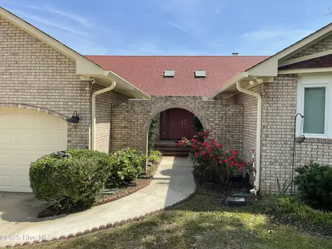 995 Chadwick Shores Dr, Sneads Ferry, NC 28460