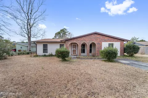 6002 E Red Oak Ct, Jacksonville, NC 28546