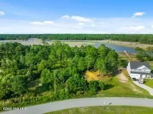 276 E Ivybridge Dr, Hubert, NC 28539