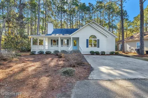 4071 Country Garden Ln, Southport, NC 28461