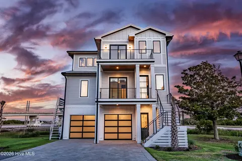 113 Diamond Pt Ct, Surf City, NC 28445