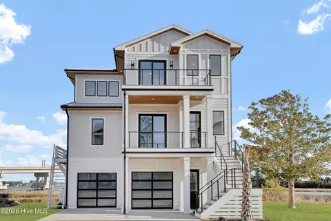 113 Diamond Pt Ct, Surf City, NC 28445