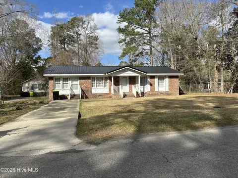221 E Lewis St, Whiteville, NC 28472