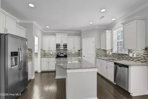 Kitchen - 85 Waldorf Way, Hampstead, NC 28443 photo 1 of 6