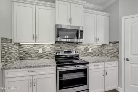Kitchen - 85 Waldorf Way, Hampstead, NC 28443 photo 4 of 6