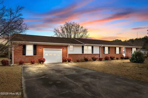 685 Saint Joseph St, Grifton, NC 28530
