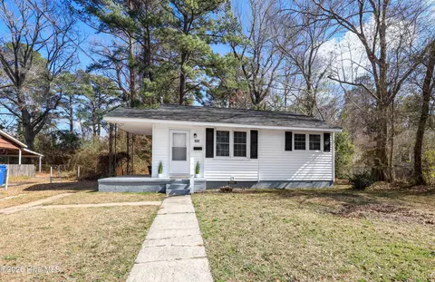 527 New River Dr, Jacksonville, NC 28540