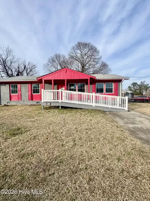 105 Yorkshire Dr, Jacksonville, NC 28546
