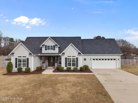 2605 Whitaker Glen Dr, Farmville, NC 27828