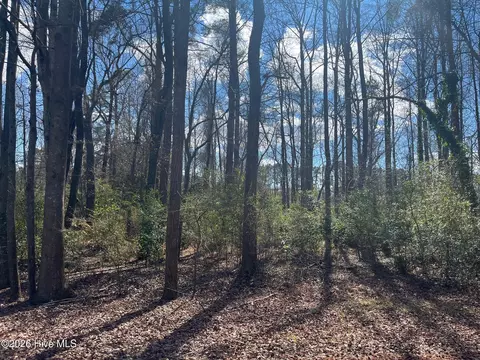 11 Brookwood Rd, Kinston, NC 28504