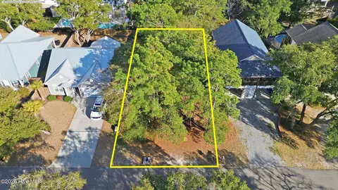158 NW 9th St, Oak Island, NC 28465