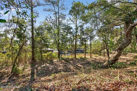 112 SE 22nd St, Oak Island, NC 28465