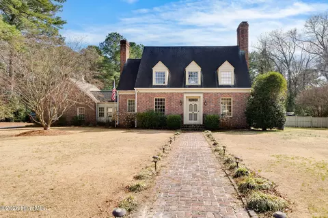 512 E Hill St, Warsaw, NC 28398