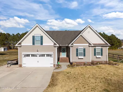 233 Moyock Landing Dr, Moyock, NC 27958