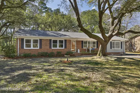 110 Live Oak Dr, Leland, NC 28451