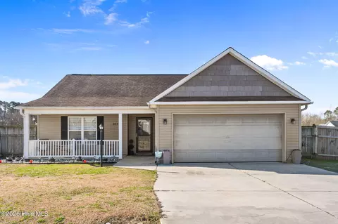 203 High Meadow Ct, Richlands, NC 28574