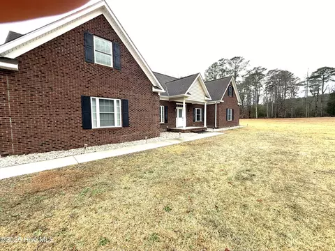 Exterior - 1046 Mockingbird Rd, Williamston, NC 27892 photo 2 of 3